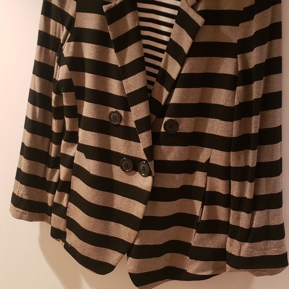 Jacket - Picture 2 of 4